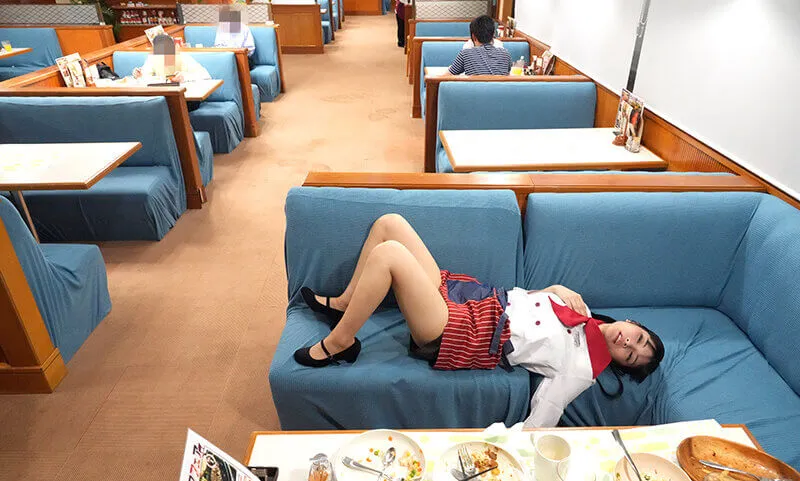 เย็ดสาวเสิร์ฟ