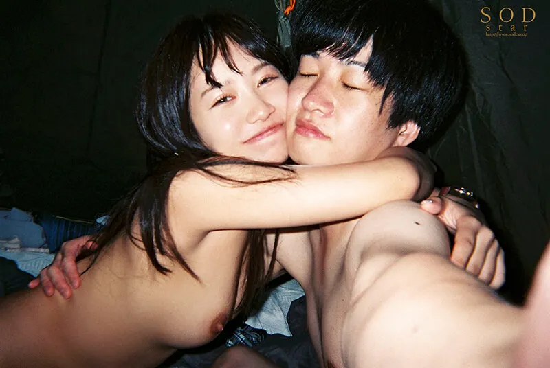 ยืนเย็ดข้างถนน